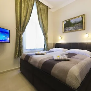 Karla Capka Street Apartment Karlsbad