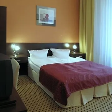 Royal Plaza Hotel Praga 3*,
